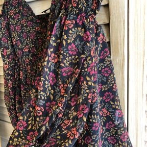 American Eagle Outfitters floral top size S